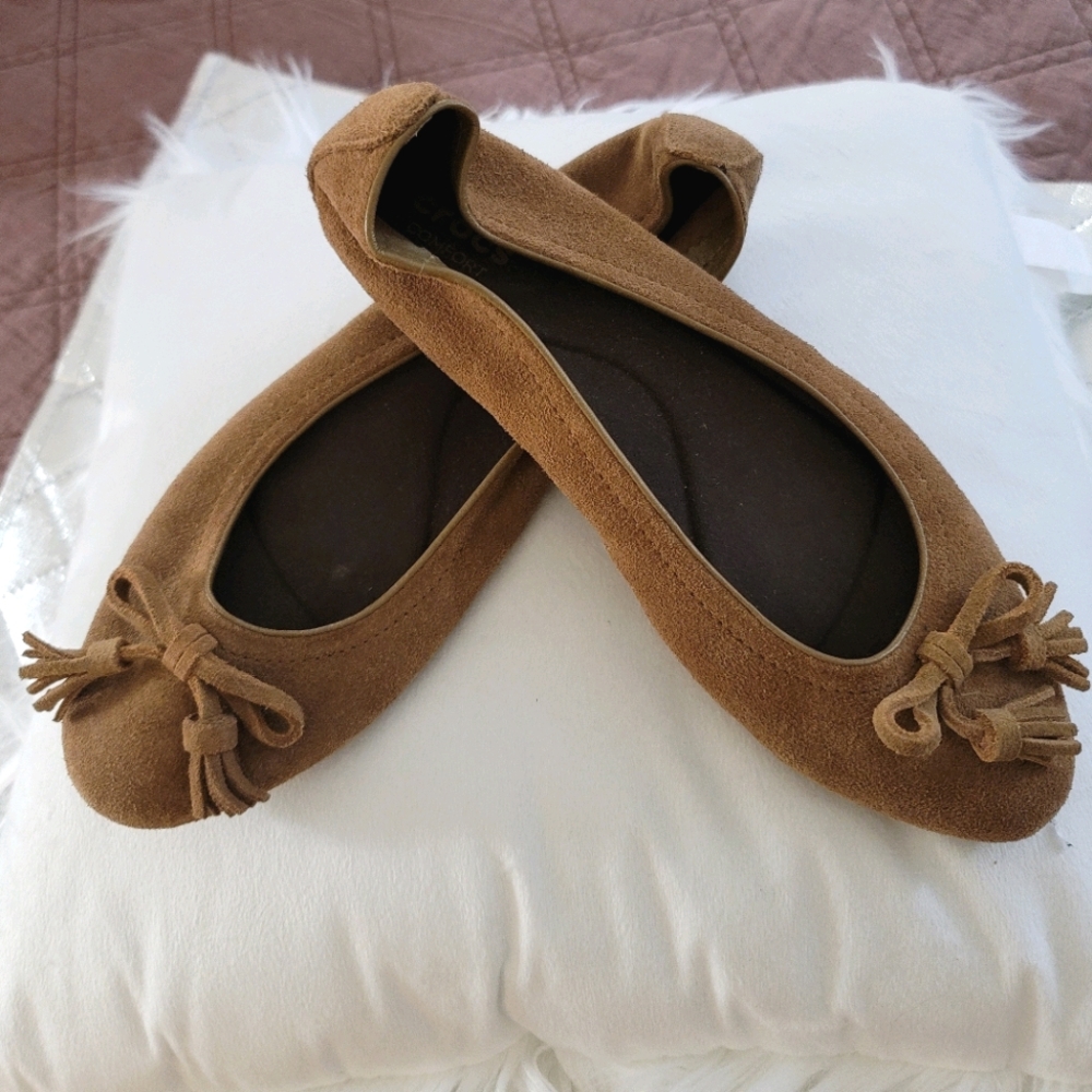 Cross flat shoes